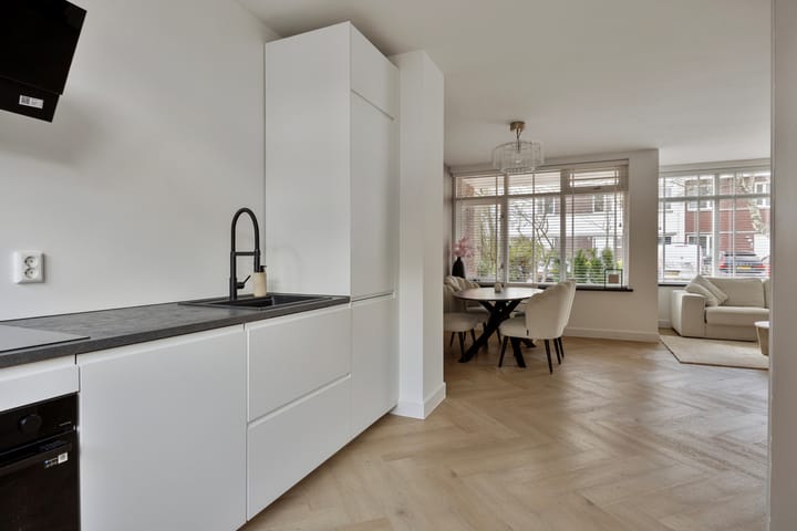 Photo 6 of Burgemeester van Roosmalenstraat 29