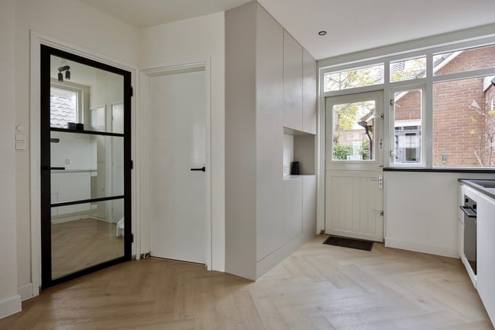 Photo 9 of Burgemeester van Roosmalenstraat 29