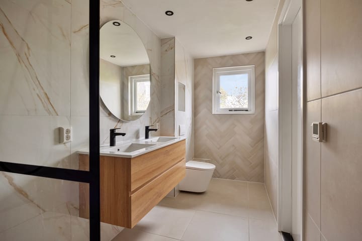 Photo 20 of Burgemeester van Roosmalenstraat 29