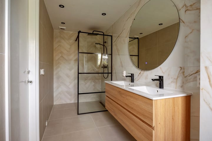 Photo 21 of Burgemeester van Roosmalenstraat 29