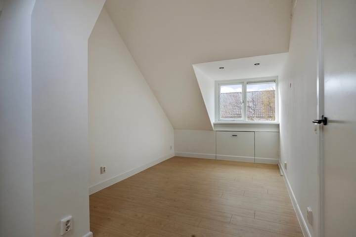 Photo 24 of Burgemeester van Roosmalenstraat 29