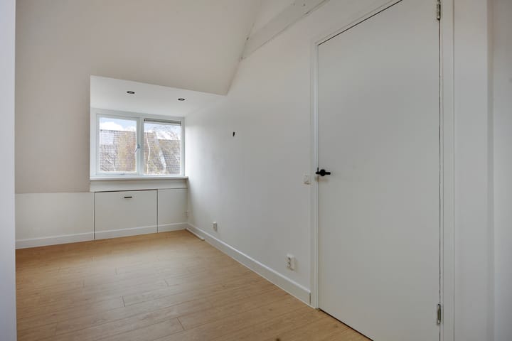 Photo 26 of Burgemeester van Roosmalenstraat 29