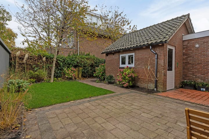 Photo 31 of Burgemeester van Roosmalenstraat 29