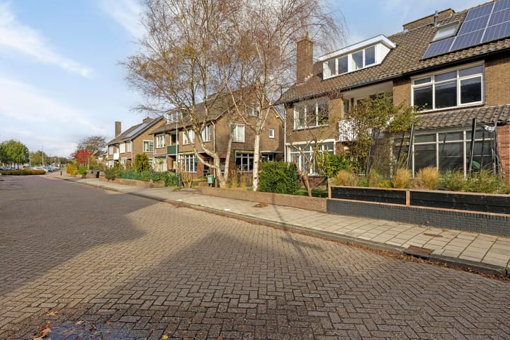 Photo 33 of Burgemeester van Roosmalenstraat 29