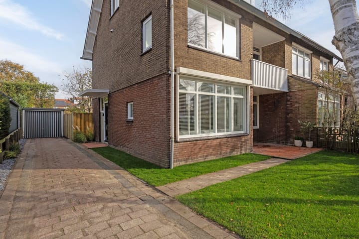 Photo 34 of Burgemeester van Roosmalenstraat 29