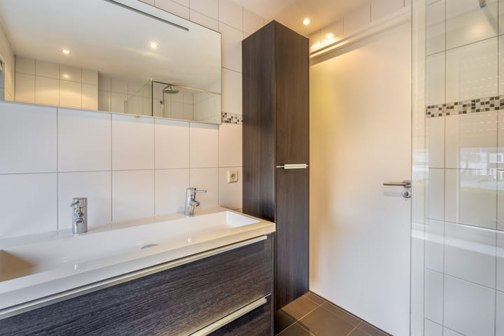 Photo 24 of Van Broekhuisenstraat 6