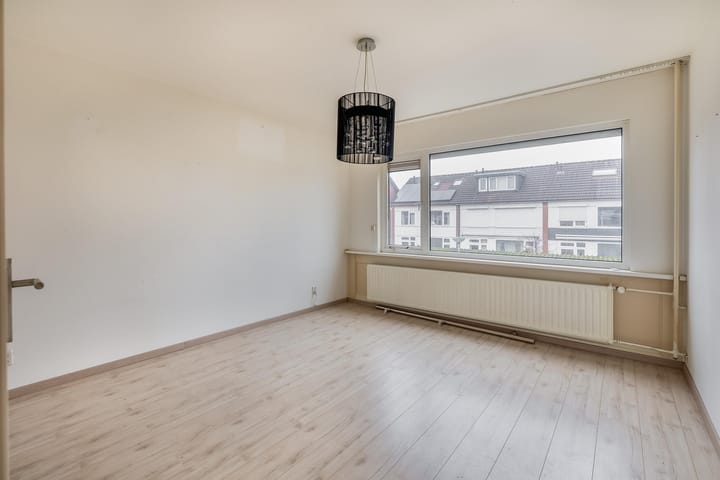 Photo 21 of Van Broekhuisenstraat 6