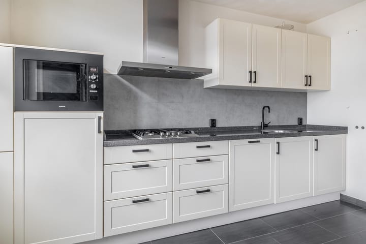 Photo 7 of Van Broekhuisenstraat 6