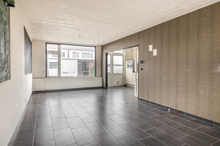 Photo 13 of Van Broekhuisenstraat 6