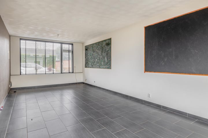 Photo 16 of Van Broekhuisenstraat 6