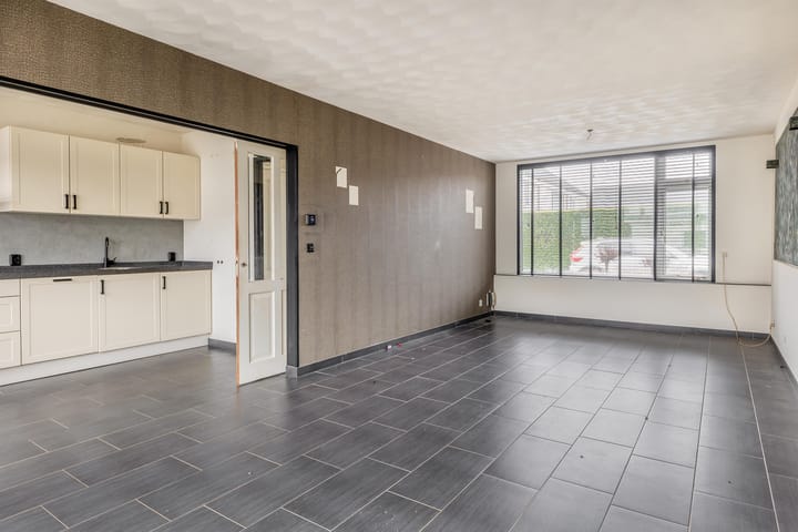 Photo 2 of Van Broekhuisenstraat 6