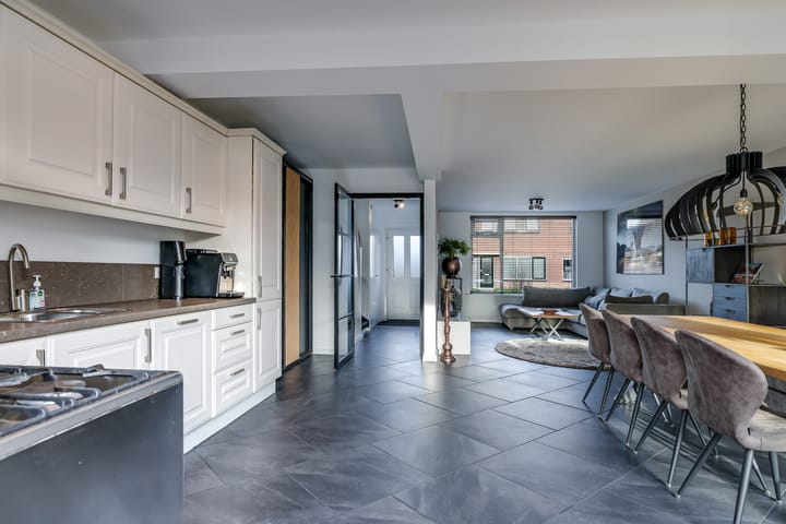 Foto 14 van Leliestraat 8