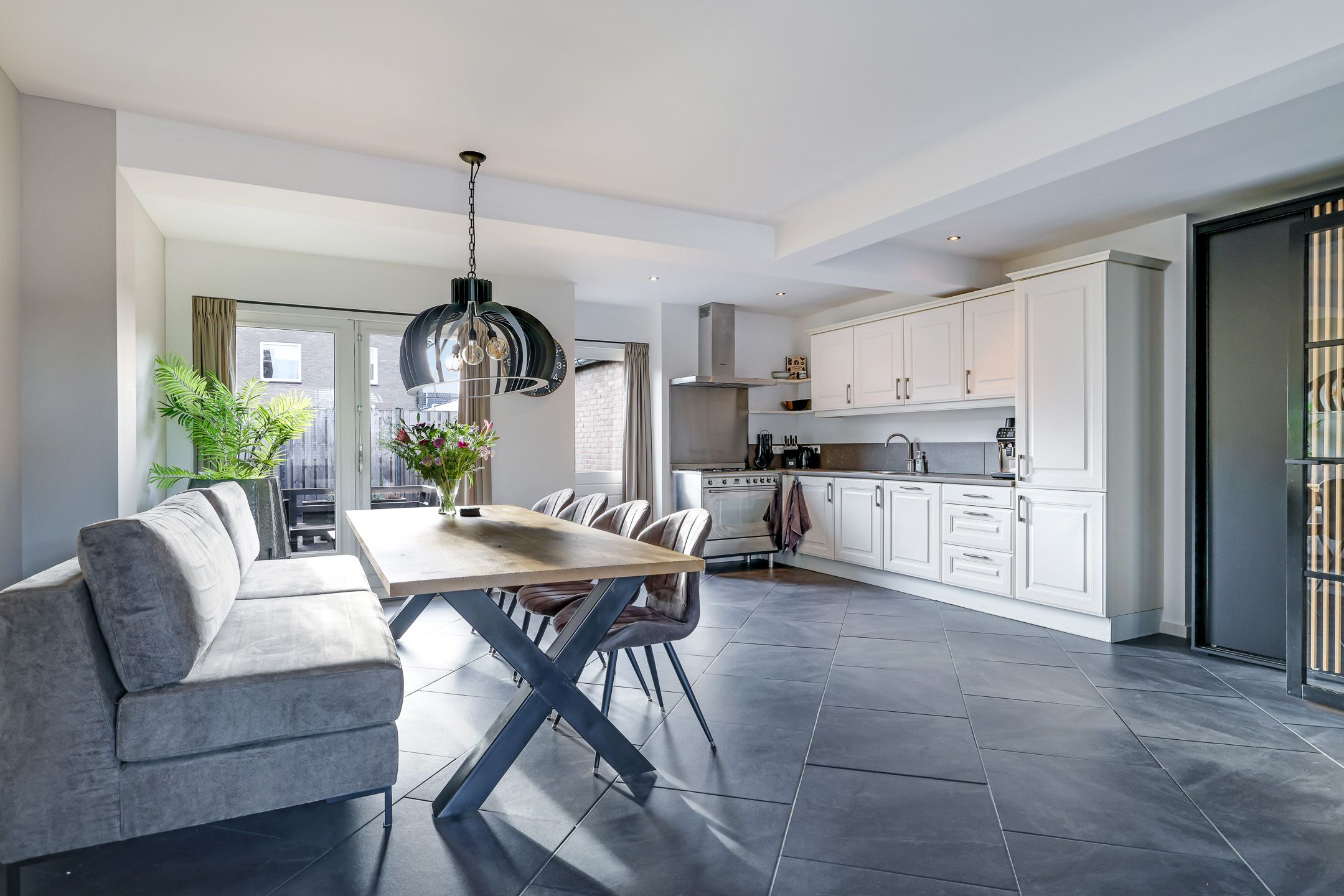 Foto 21 van Leliestraat 8