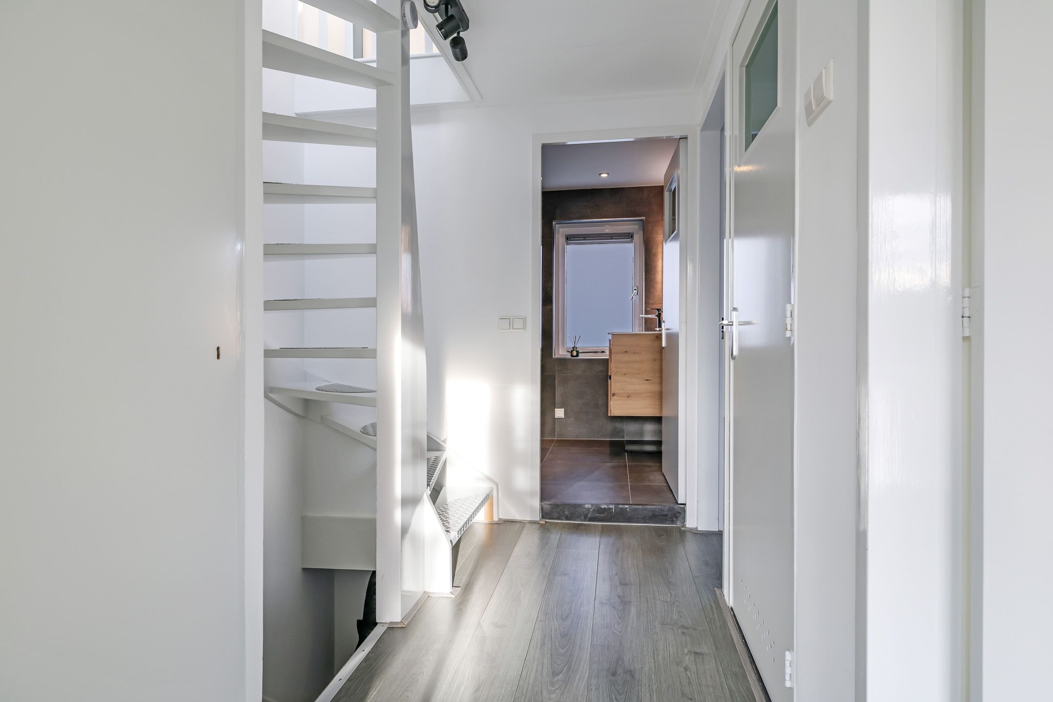 Foto 30 van Leliestraat 8