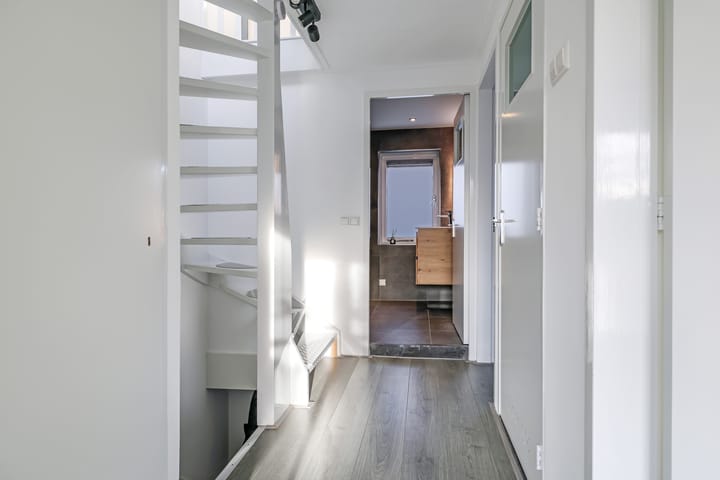 Foto 30 van Leliestraat 8