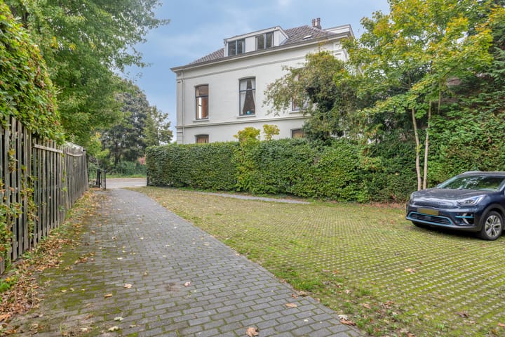 Photo 44 of Burg. Dijckmeesterweg 5-1