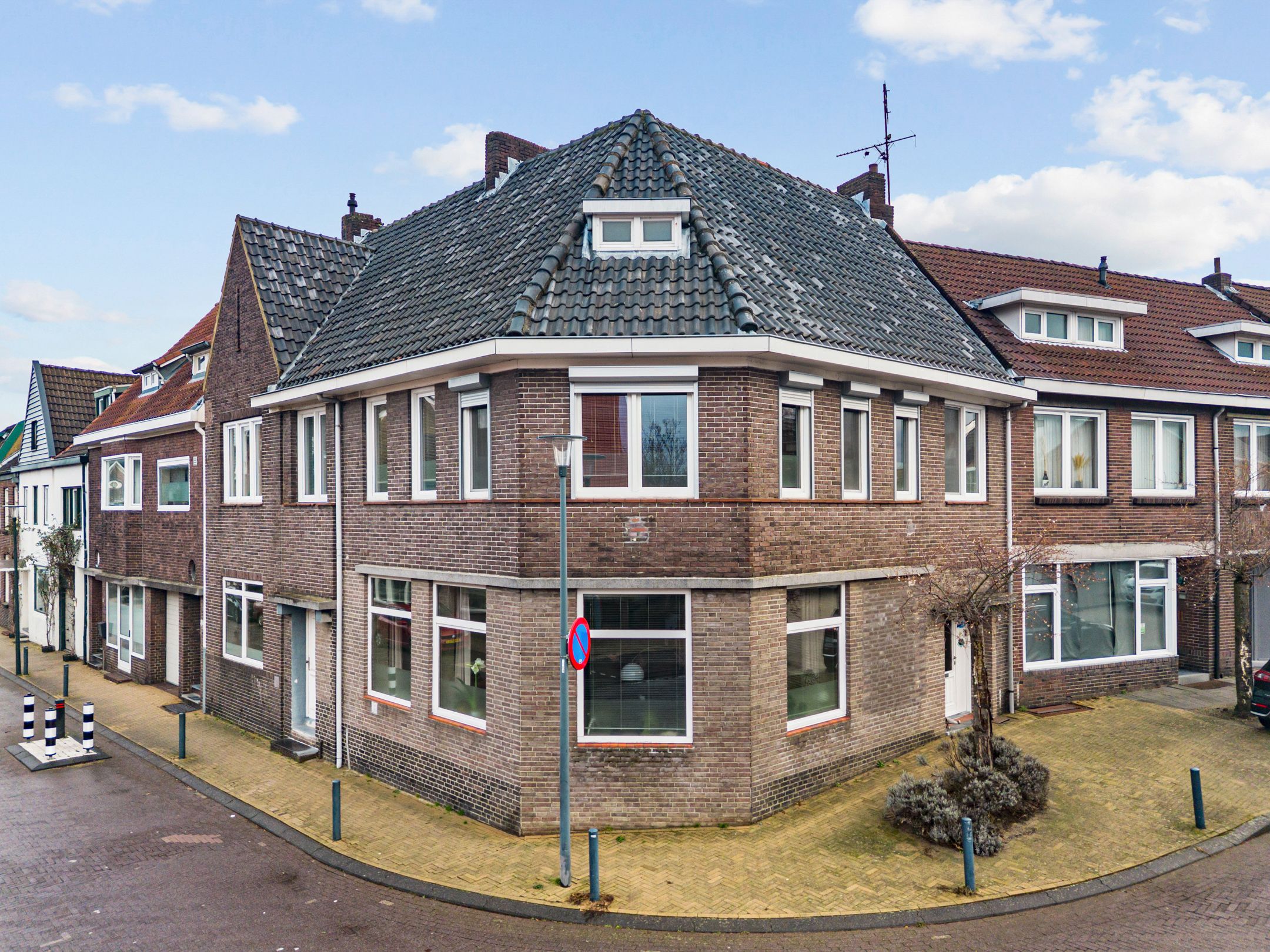 Buying a house in The Netherlands., Emmastraat 33
