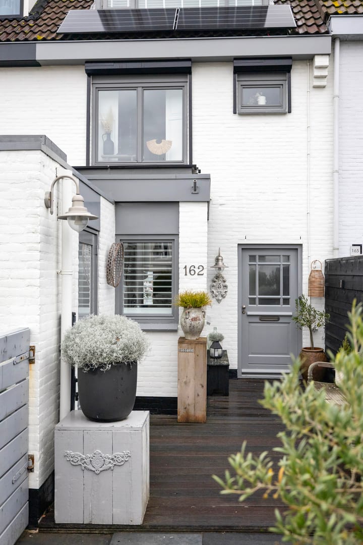 Photo 5 of Pluto 162