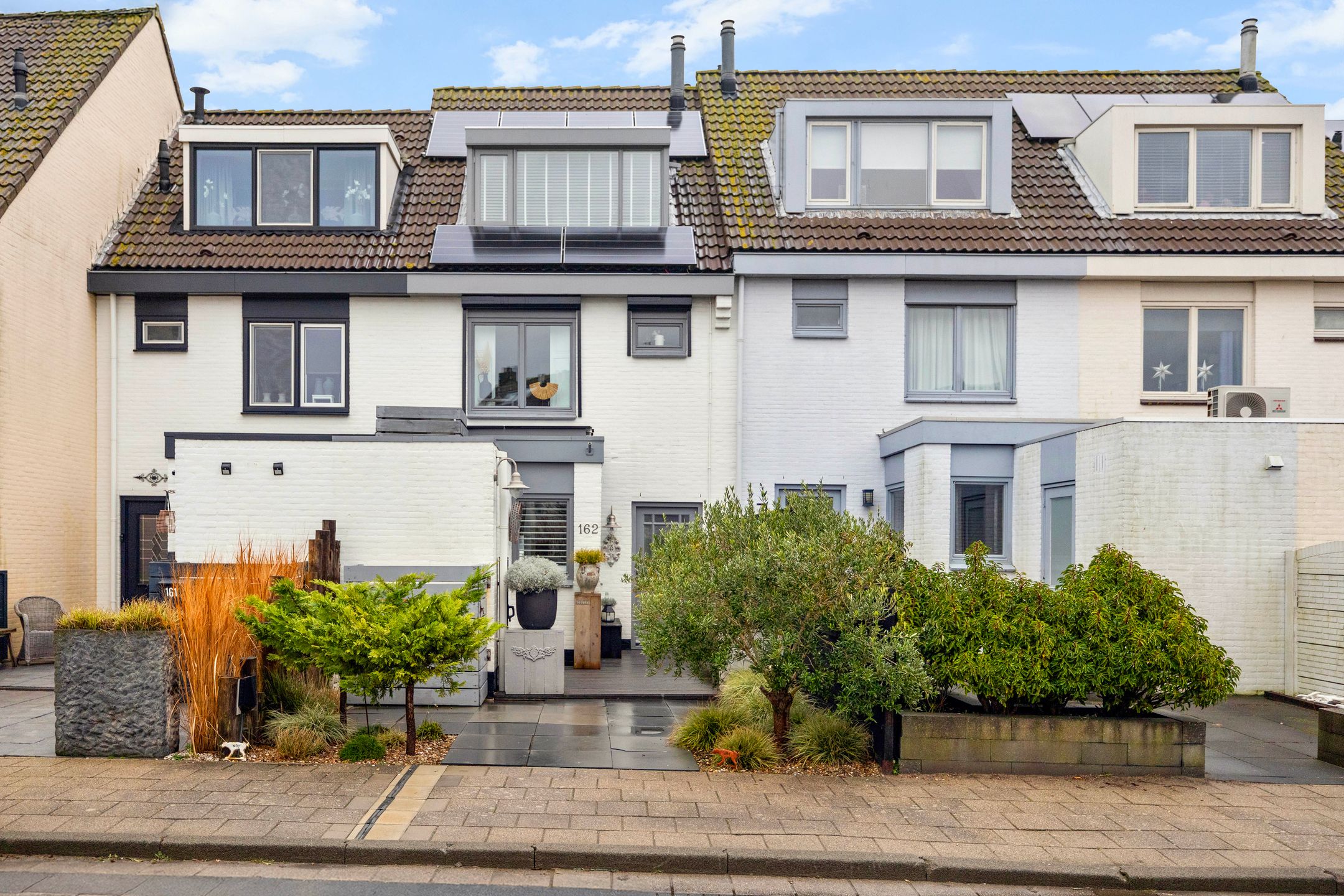 Buying a house in The Netherlands., Pluto 162