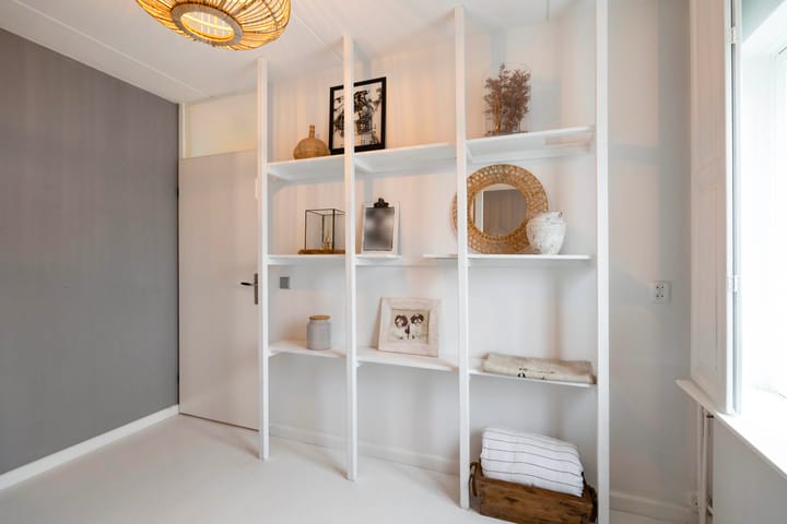 Photo 33 of Pluto 162