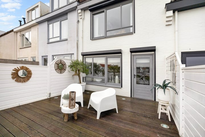 Photo 45 of Pluto 162