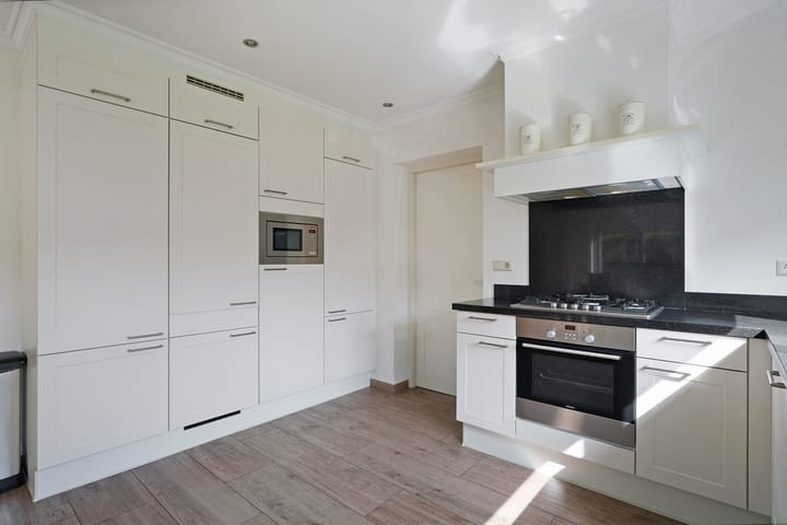 Foto 15 van Ooststraat 2