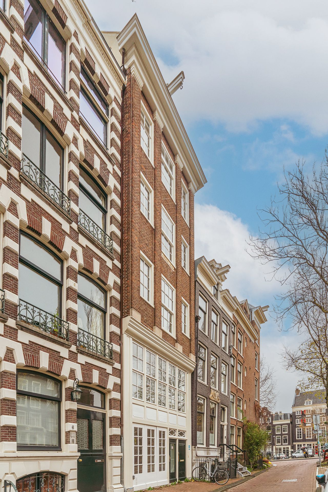 View photo 2 of Blauwburgwal 4-H