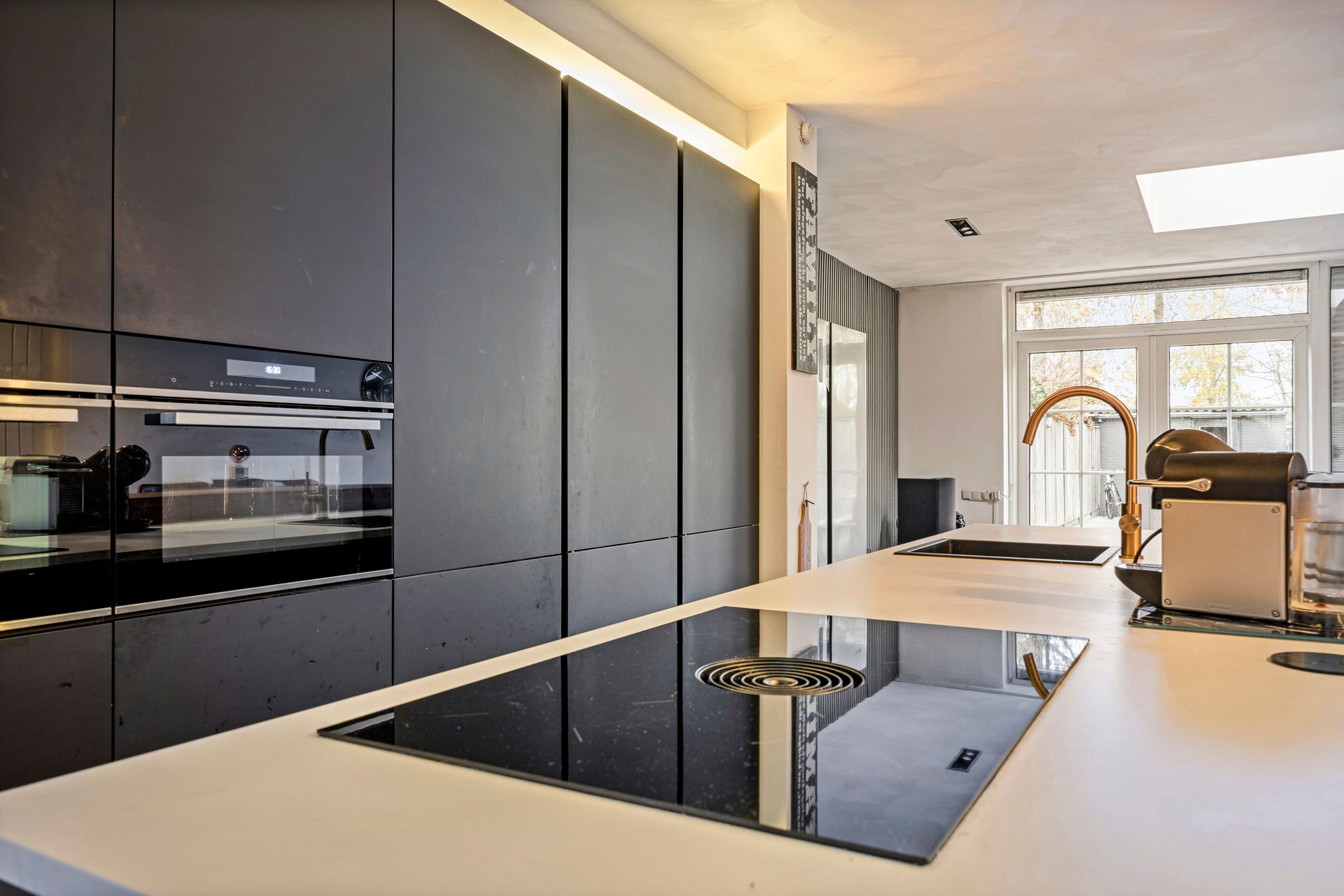 Photo 12 of Barendrechtstraat 34