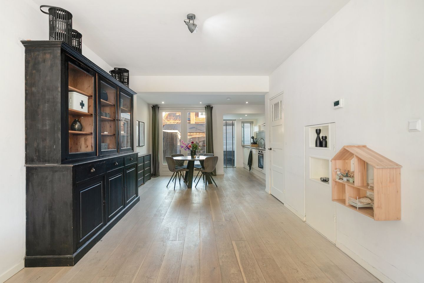 Photo 5 of Vermeerstraat 34