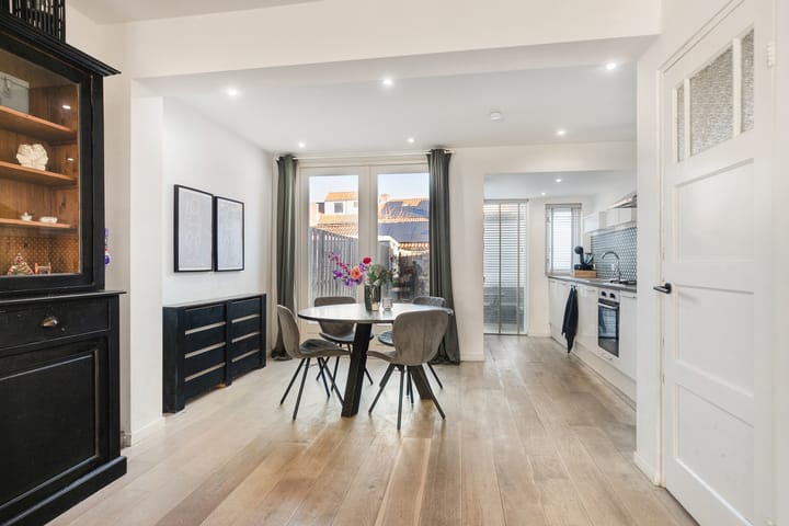 Photo 6 of Vermeerstraat 34