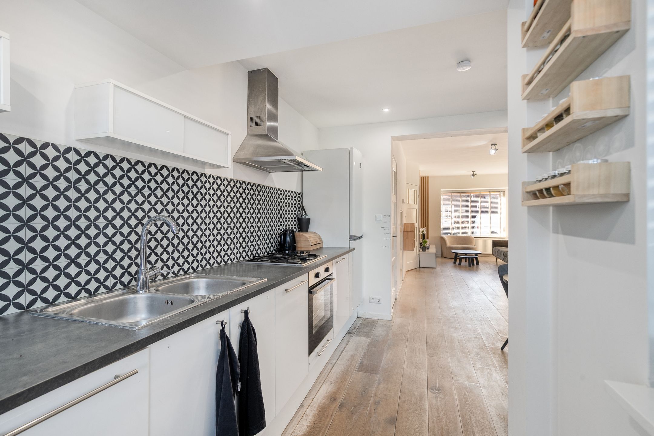 Photo 9 of Vermeerstraat 34