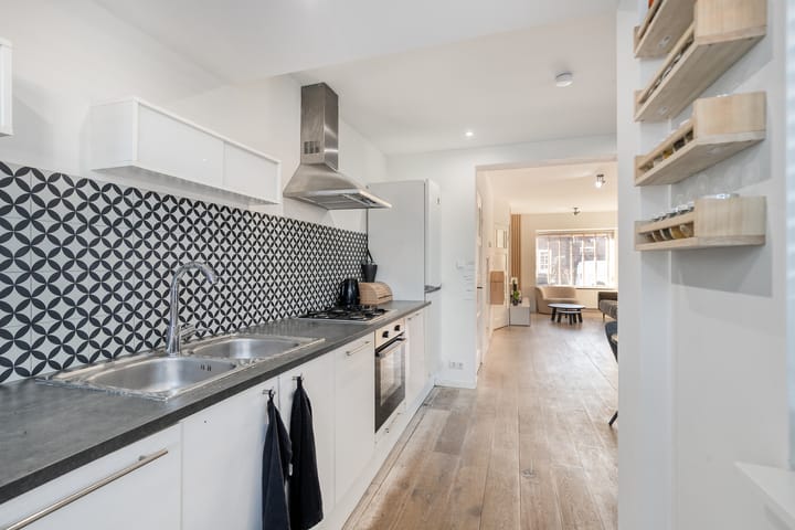 Photo 9 of Vermeerstraat 34