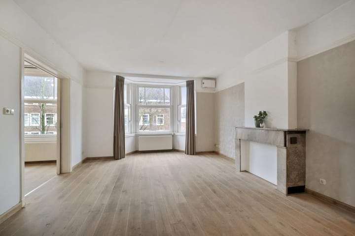 Photo 3 of Haarlemmermeerstraat 56-3