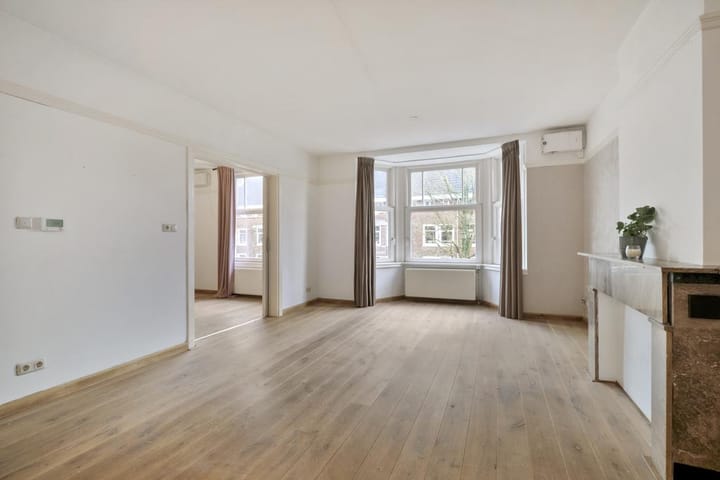 Photo 2 of Haarlemmermeerstraat 56-3