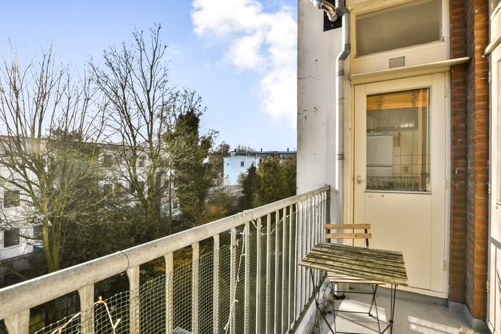 Photo 5 of Vrolikstraat 52-2