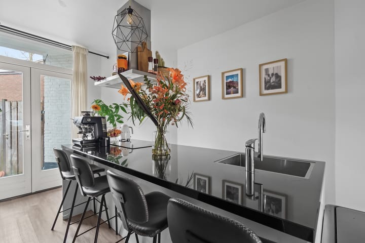 Foto 24 van Paramaribostraat 11