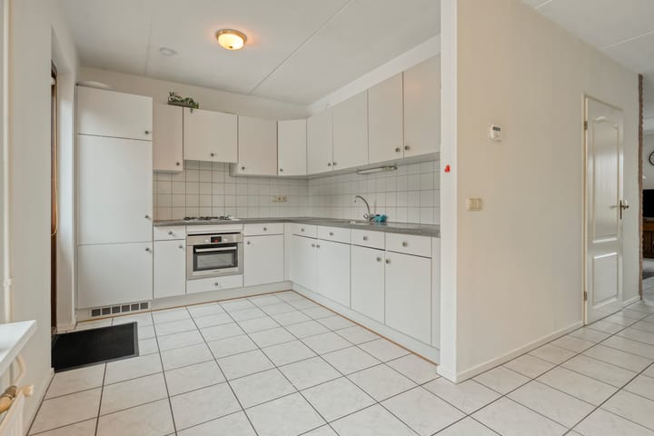 Foto 15 van Van Laakstraat 12