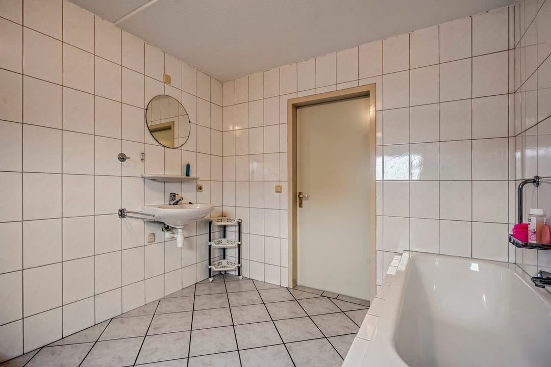 Photo 28 of Van Laakstraat 12