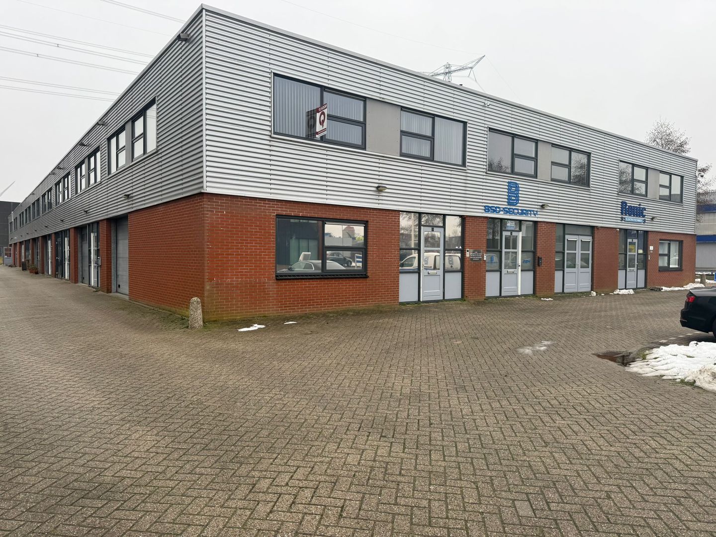 View photo 1 of Jade 208