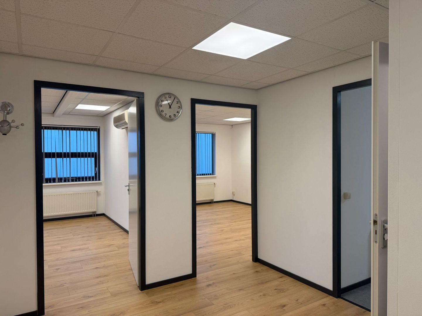 View photo 4 of Jade 208