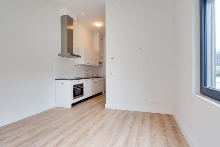 Photo 4 of Kanaalweg 95-1