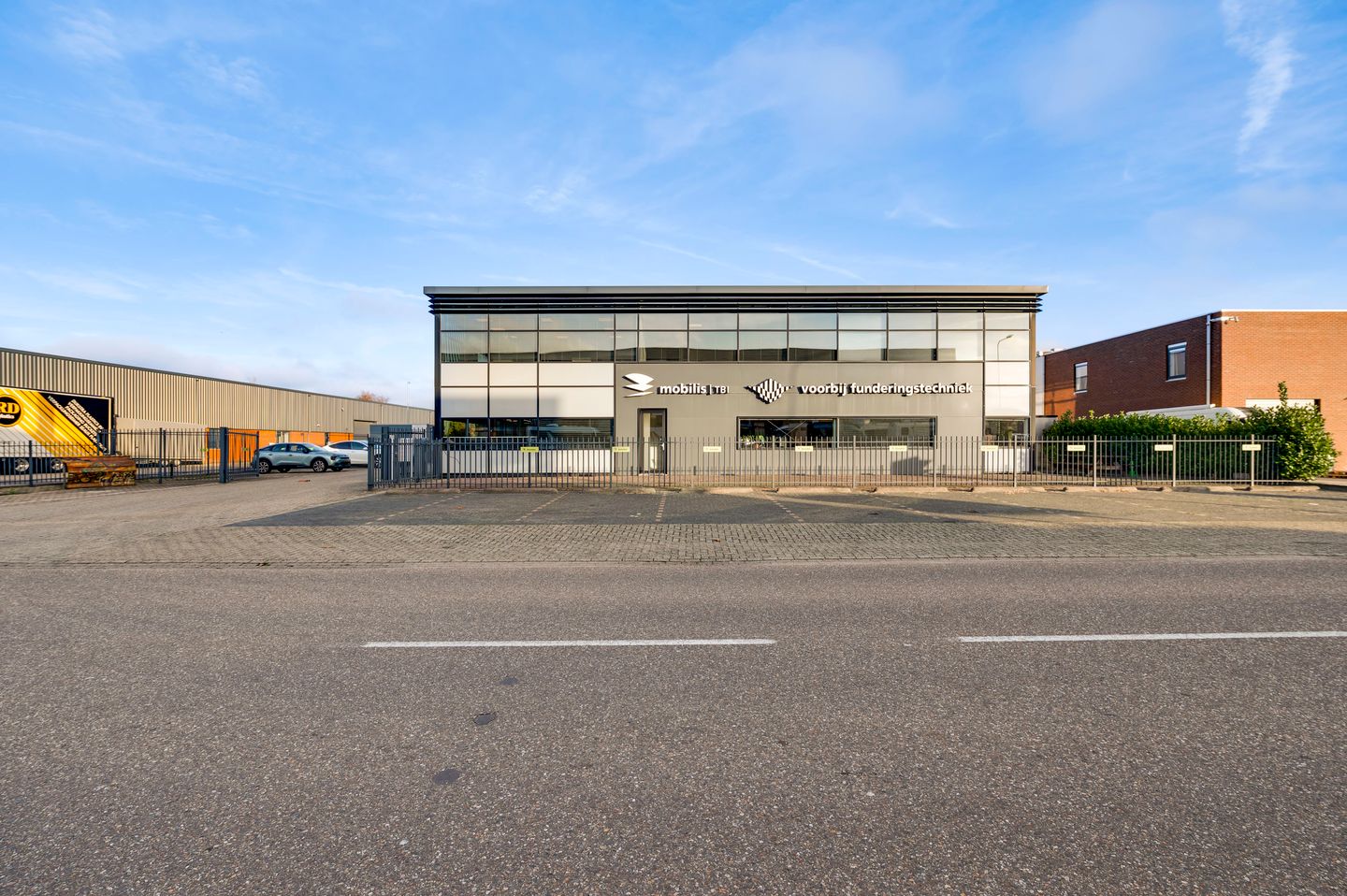 Bekijk foto 2 van Hulsenweg 9