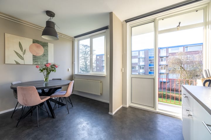 Photo 7 of van Hogendorplaan 40-C