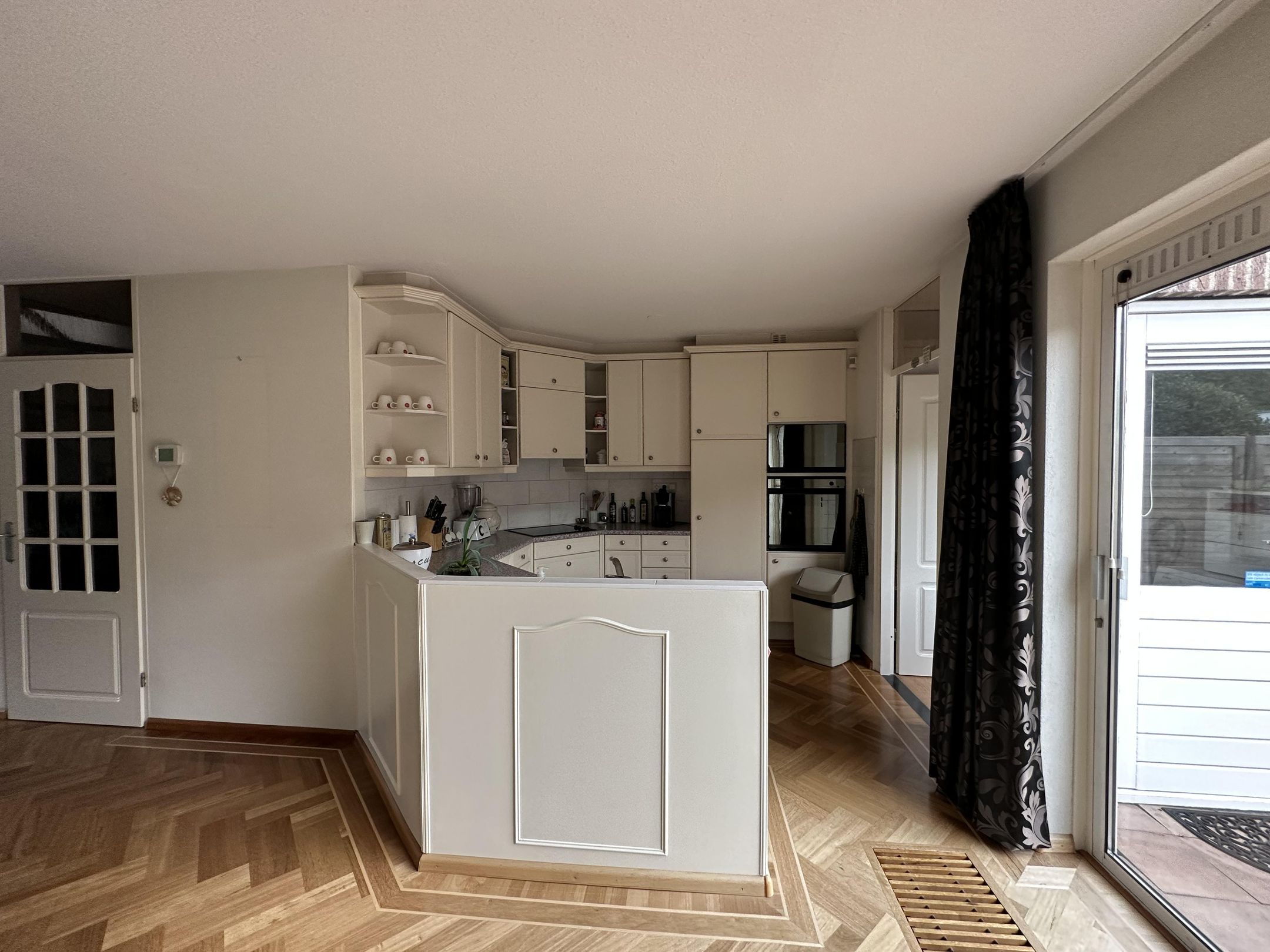Photo 12 of Elgarstraat 32
