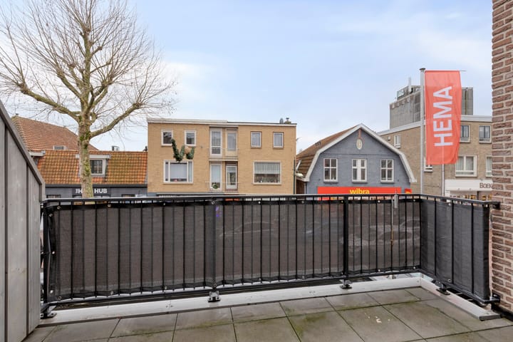 Photo 4 of Spoorstraat 38-H