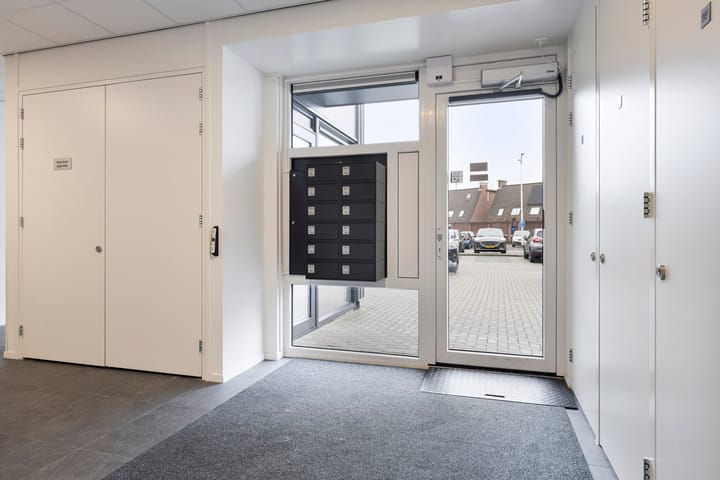 Photo 10 of Spoorstraat 38-H