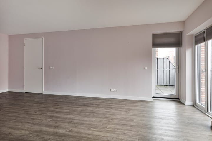 Photo 22 of Spoorstraat 38-H