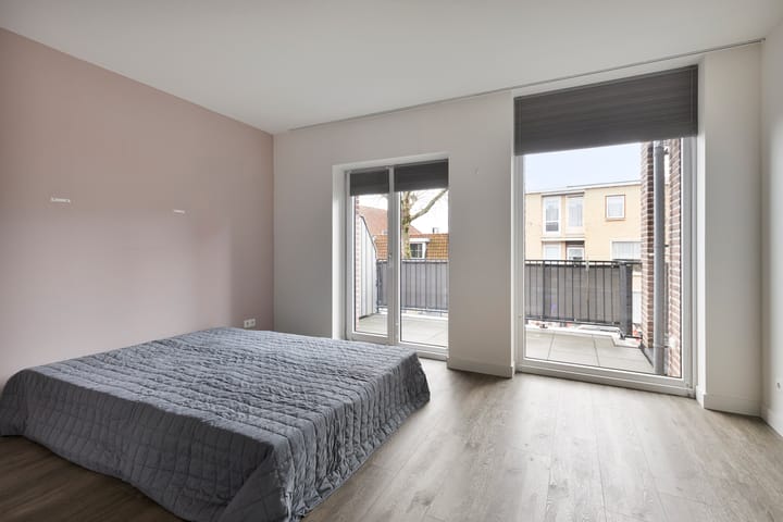 Photo 29 of Spoorstraat 38-H