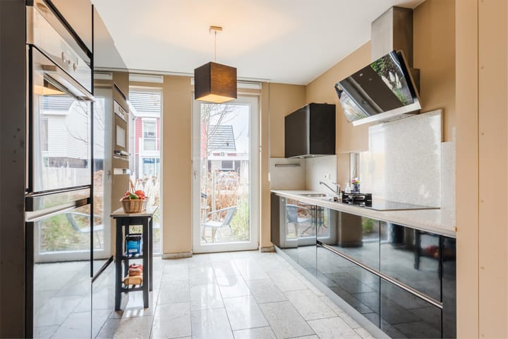 Hoekwoning te koop: Stavangerstraat 84, 'S-Gravenhage