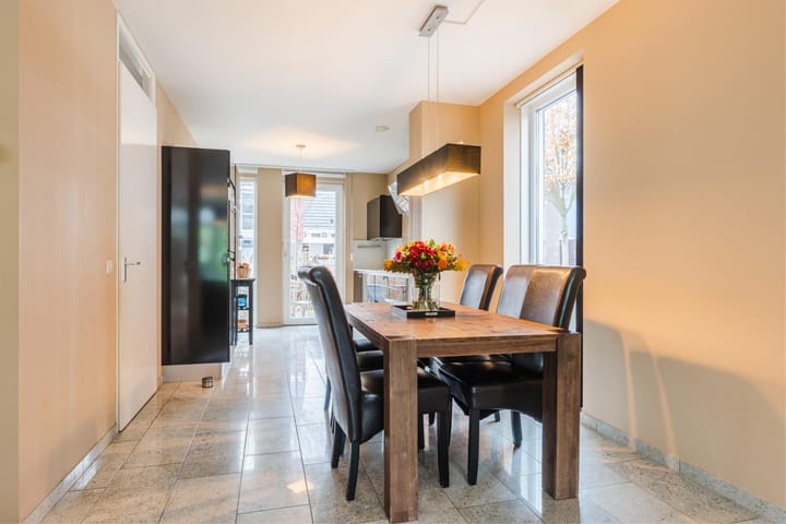 Hoekwoning te koop: Stavangerstraat 84, 'S-Gravenhage